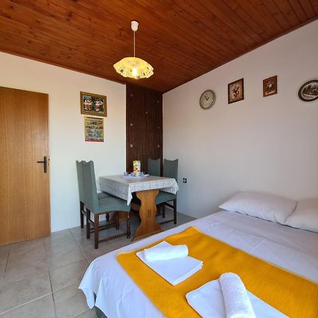 Apartments Zlatko 1397 Stinjan Bagian luar foto