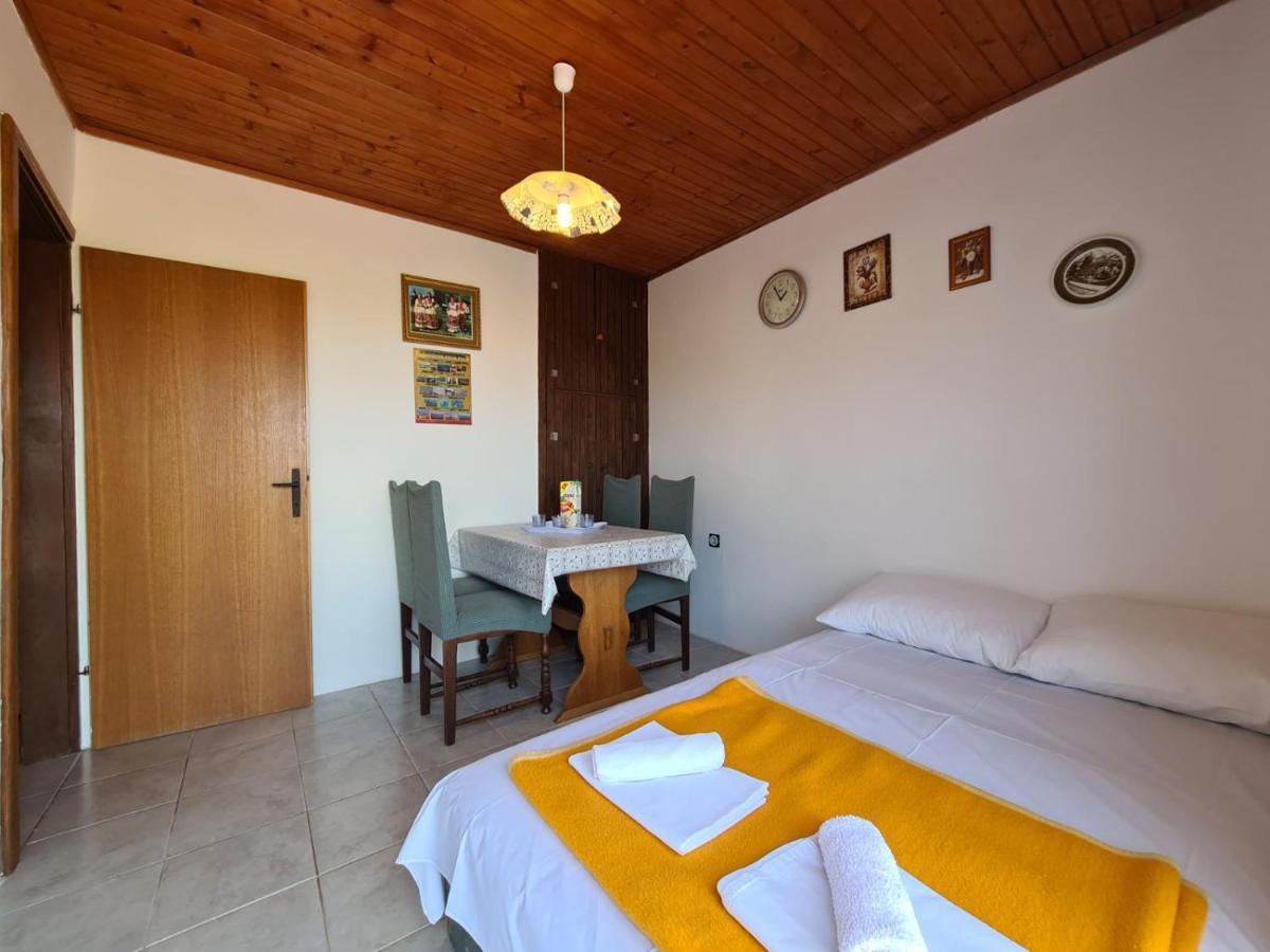 Apartments Zlatko 1397 Stinjan Bagian luar foto