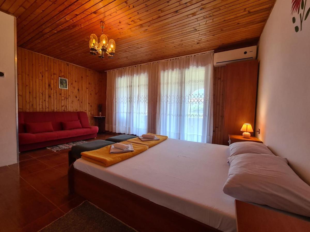 Apartments Zlatko 1397 Stinjan Bagian luar foto