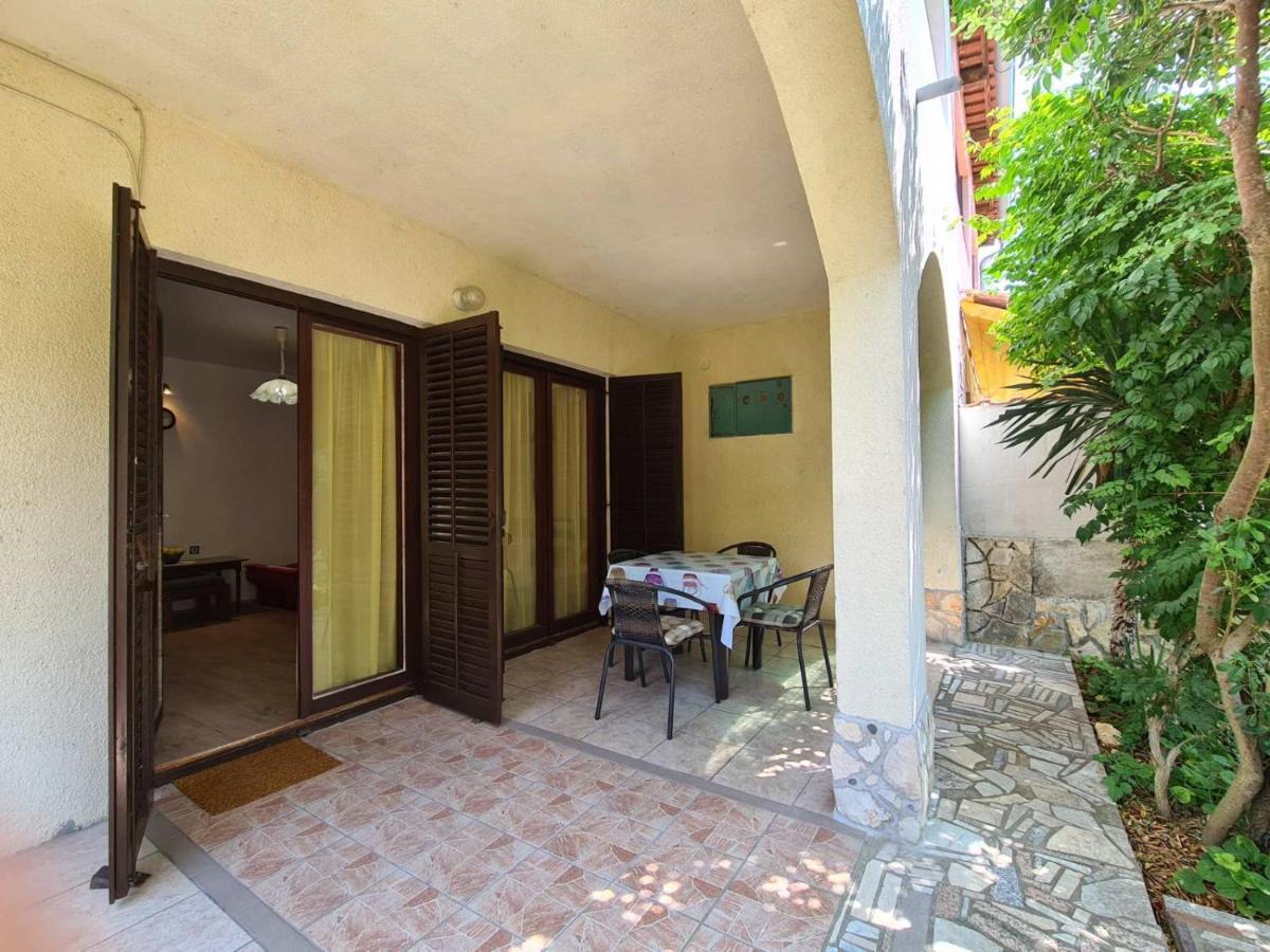 Apartments Zlatko 1397 Stinjan Bagian luar foto