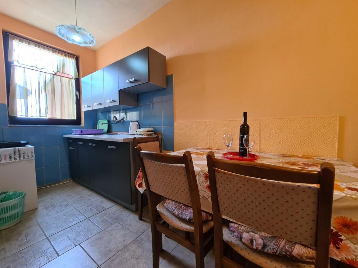 Apartments Zlatko 1397 Stinjan Bagian luar foto