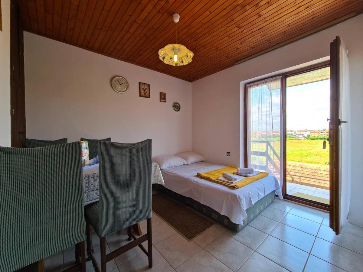 Apartments Zlatko 1397 Stinjan Bagian luar foto