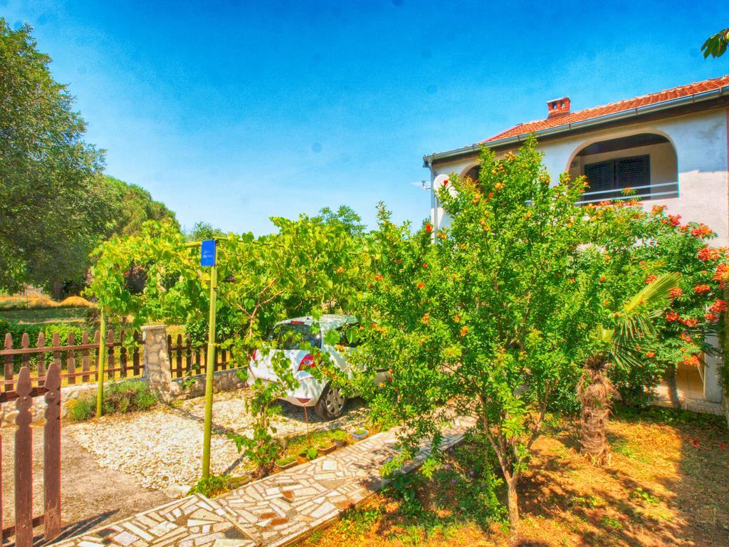Apartments Zlatko 1397 Stinjan Bagian luar foto