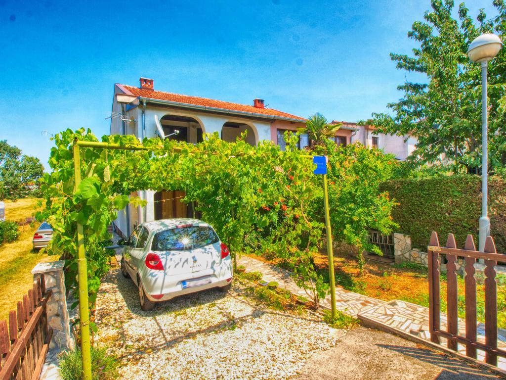 Apartments Zlatko 1397 Stinjan Bagian luar foto