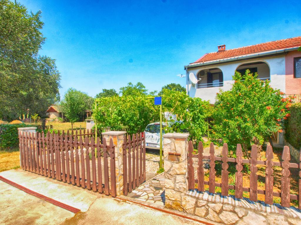 Apartments Zlatko 1397 Stinjan Bagian luar foto